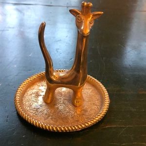 Giraffe ring holder